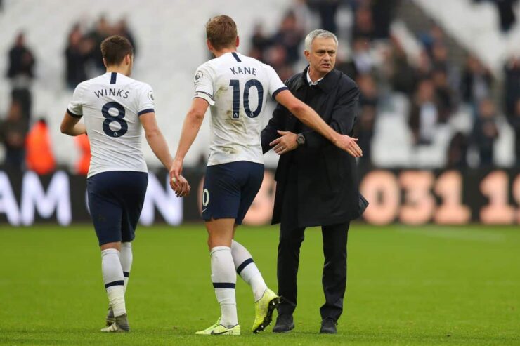Surging Spurs Face Slumping Manchester United at Old Trafford