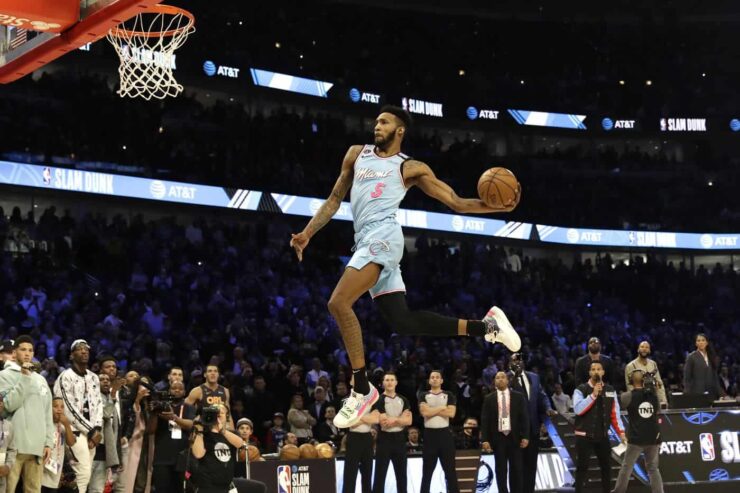Jones Jr. Wins a Controversial Dunk Contest