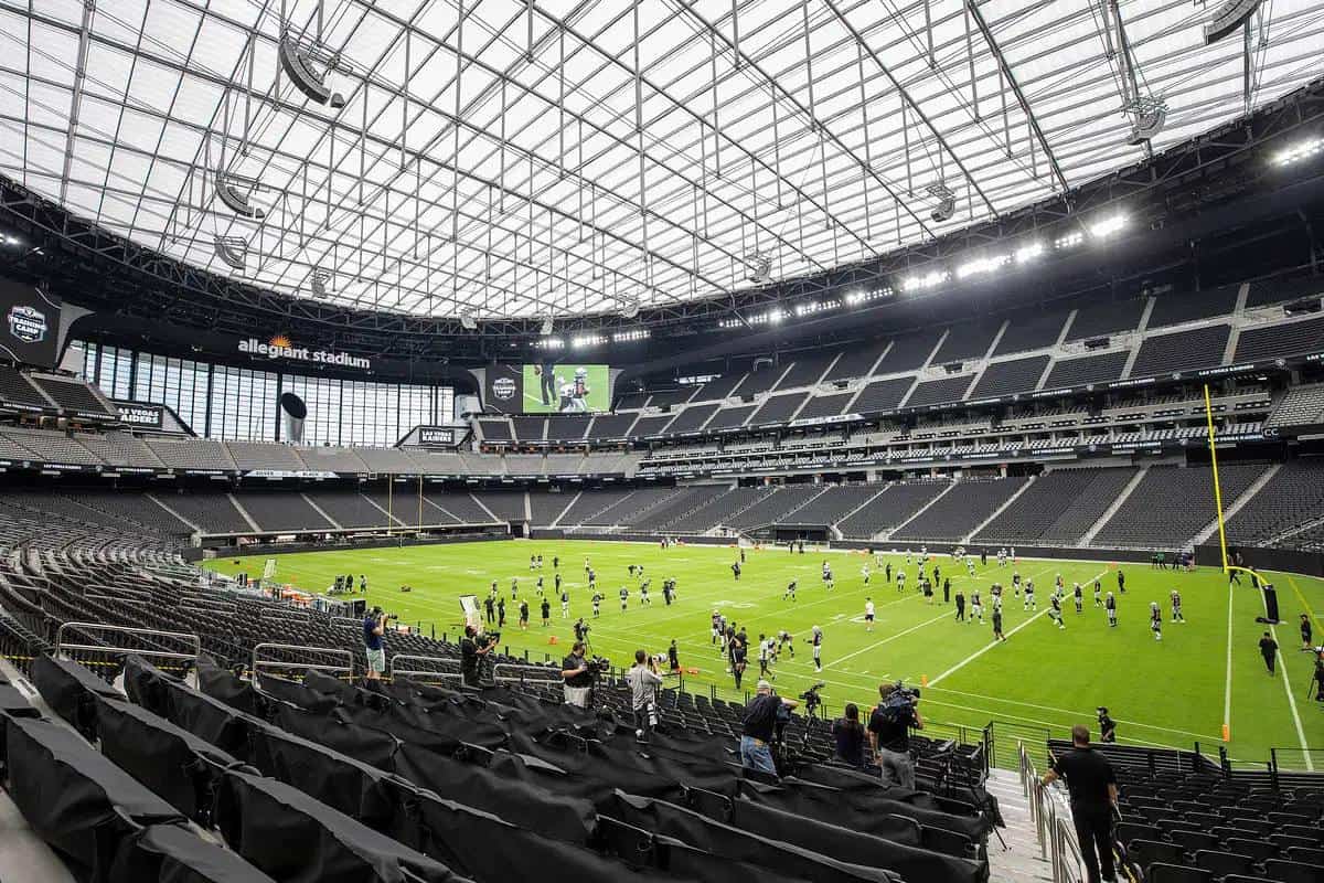 Raiders Starting Offensive Line Sent Home After Teammate’s Positive COVID-19 Test