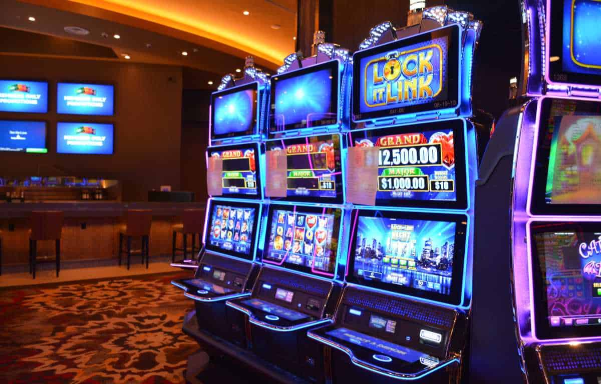 Kentucky Governor Advocates For Sports Betting, Historical Racing Machines To Support Thoroughbred Racing