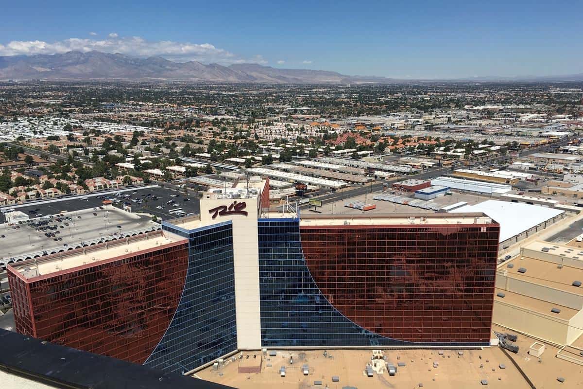 Rio Las Vegas To Resume Full Operations, Penn & Teller To Return April 22