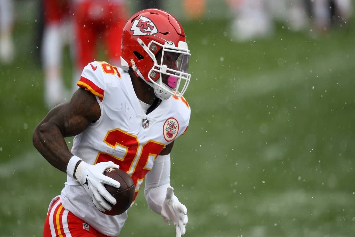 Desperate Baltimore Ravens Looking At Running Back Le’Veon Bell
