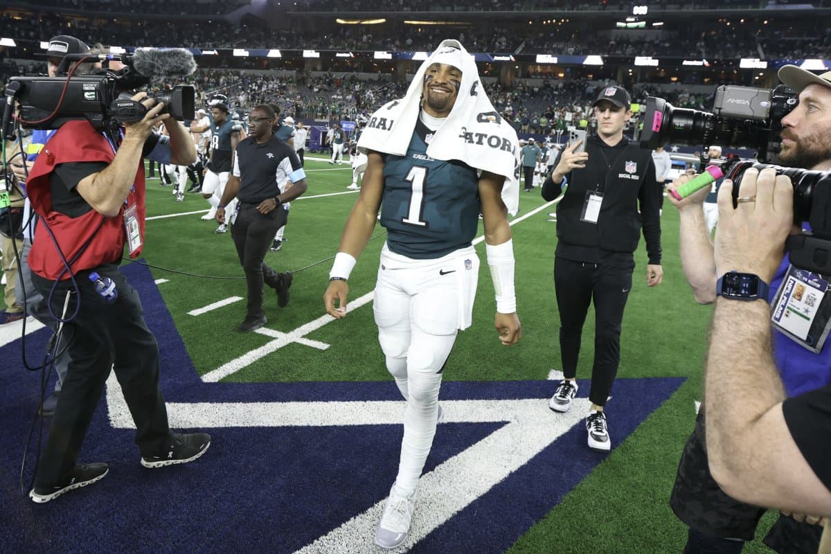Commanders Take on Eagles on TNF: Odds, Prediction, Player Props