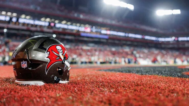 Buccaneers-Cowboys Tangle on SNF: Odds, Prediction, Injuries, & Trends